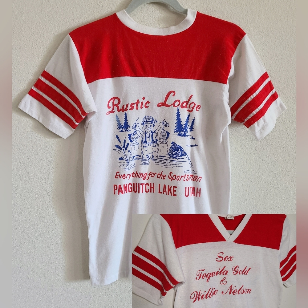 Vintage Willie Nelson Red and White Rustic Lodge Graphic T-Shirt